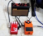 A thumbnail of the Vox mini amp with a couple of analog guitar effects pedals